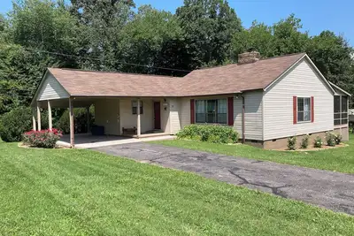 Image de Tallulah House - Un lieu de maison remodelé maintenant disponible pour une location de courte durée.