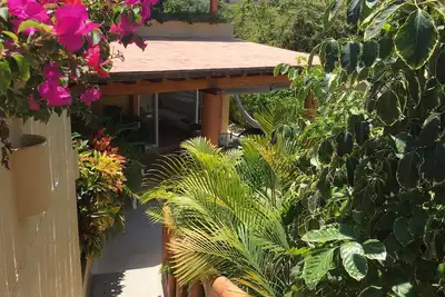 Image de Luxe et paisible petit condo avec accès direct à la plage