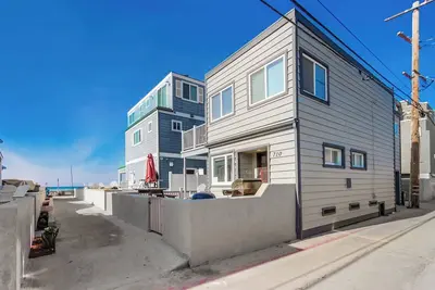 Image de À quelques pas de la plage, c'est la maison de vacances pour vous! !