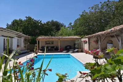 Image de Maison charentaise magnifiquement restaurée avec piscine privée et vue imprenable