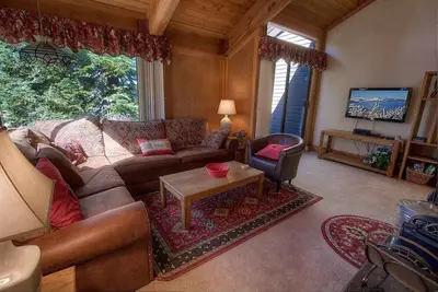 Image de Condo Ă plusieurs niveaux avec foyer, barbecue, terrasse. Spa / piscine communautaire (Lvc0884)