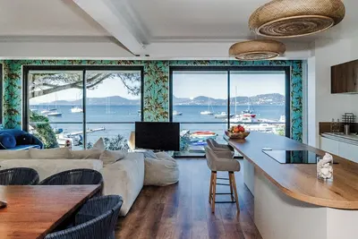 Image de Villa Pieds dans l'eau -Accès Mer-Presqu'île de Giens-Sea and Mountain Pleasure