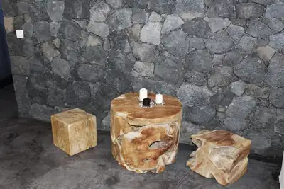 Image de Cave Room (ex-tank) avec de la roche volcanique