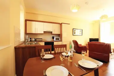 Image de Un appartement de 2 chambres pouvant accueillir 4 personnes dans 2 chambres