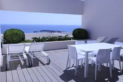 Image de Magnifique vue mer! Appart design 70m2, grande terrasse, piscine, extras compris