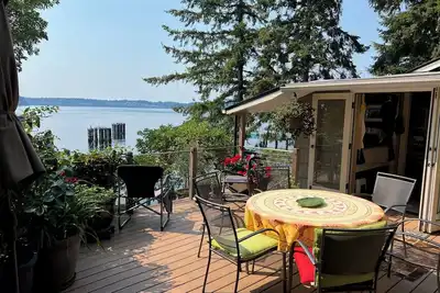 Image de Vashon Waterfront: superbes vues sur la forêt et la mer - Cosy, Sunny, Seaside Cottage
