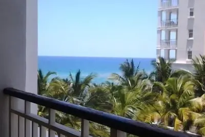 Image de Luxury Beach Front Condo
