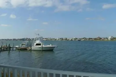 Image de Grand condo 3 chambres 2 salles de bain! Quais de bateau, Pier et 50 mètres du golfe!