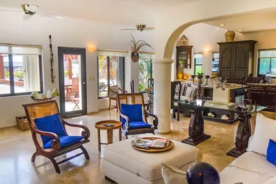 Image de Magnifique penthouse de 2 chambres à coucher par Bric au Royal Palms