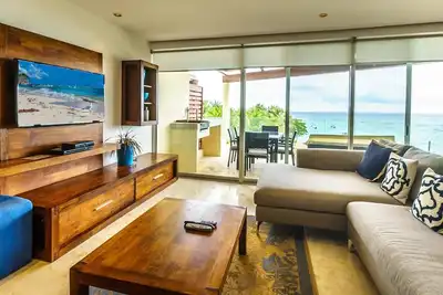 Image de Embassy Penthouse Beachfront at The Elements by Bric