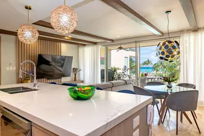 Image de Superbe vue sur l'océan depuis ce condo au 3ème étage à The Elements by Bric