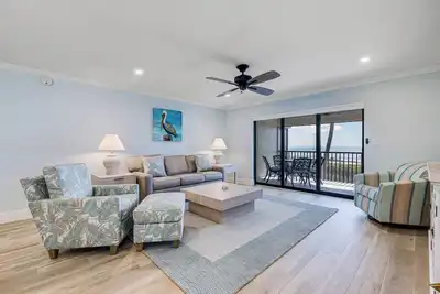 Image de Sanddollar B204, condo d'unité de coin avant Gulf 2 chambres avec équipement de plage