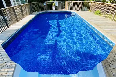 Image de Piscine privée! Spacieuse maison Brewster 5br / 3ba avec grande terrasse, solarium et plus