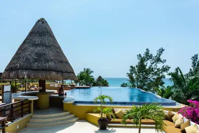 Image de Grand condo à Pueblito Escondito par Bric Vacation Rentals, à quelques pas de la plage