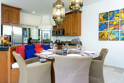 Image de Condo 2 chambres avec terrasse privée sur le toit par Bric au Royal Palms