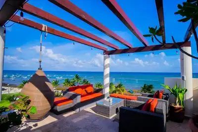 Image de Incroyable El Presidente Penthouse @ The Elements par Bric