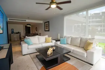 Image de Unité au rez-de-chaussée avec vue sur les jardins et la piscine de The Elements by Bric