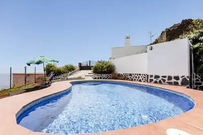 Image de Casa Rural Tomasín avec piscine privée et vue sur la mer à Puntallana