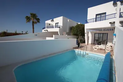 Image de Villa de luxe orientée plein sud à Marina Rubicon avec Wi-Fi gratuit et piscine chauffée