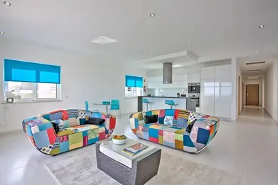 Image de Appartement de luxe 5 *. 200m à pied de la plage de Porto de Mos, Lagos