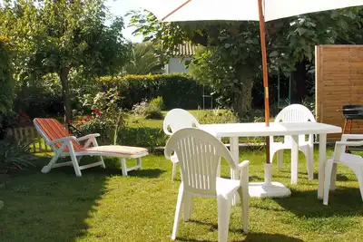 Image de maison tranquille prés de la foret, pistes cyclabe, plage