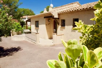 Image de T4 Rez de jardin dans villa à 400m de la plage de la Péguière
