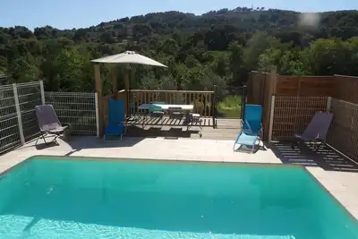 Image de Superbe Villa avec Piscine à Nyons Clim 3 Ch à proximité nature commoditées.