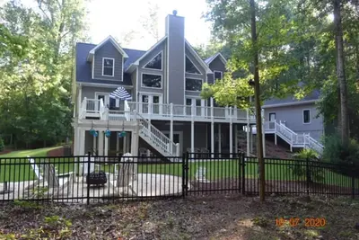 Image de Belle Maison De Plage Sur Le Lac Hartwell À Seulement 300 Yards De Tugaloo State Park