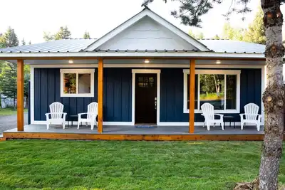 Image de 1 pâté de maisons du magnifique lac Payette!