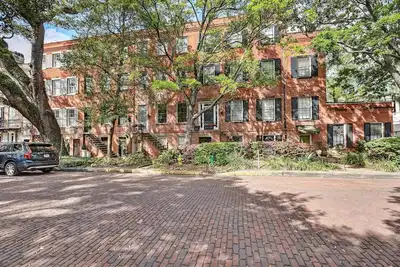 Image de Meilleure période de localisation! Luxe sur la célèbre Jones St au coeur du quartier historique!