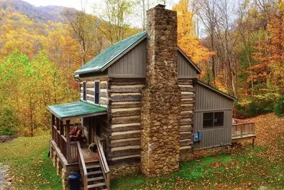 Image de Chalet des années 1800 avec de beaux ajouts modernes, à seulement 1 km des chutes de Crabtree
