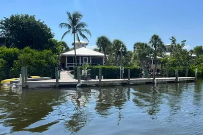 Image de Bayfront, promenade privée à la plage, isolée