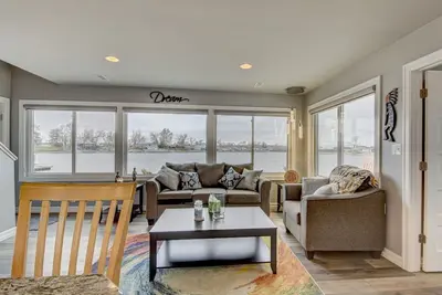 Image de Beau, paisible et pratique Lakehouse