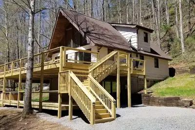 Image de Cabine privée sur 11 hectares, 1500 pieds de ruisseau ensemencé, Wifi, bain à remous