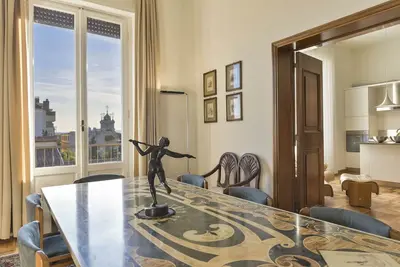 Image de Exclusive Penthouse 4 Br 3 Bth w / View: publié sur Vogue!