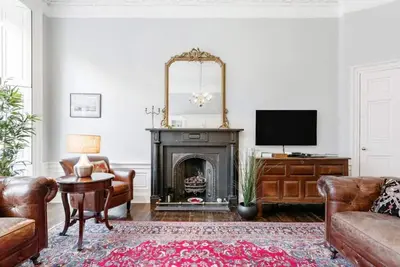 Converted Flat in Historic Building in Desirable New Town