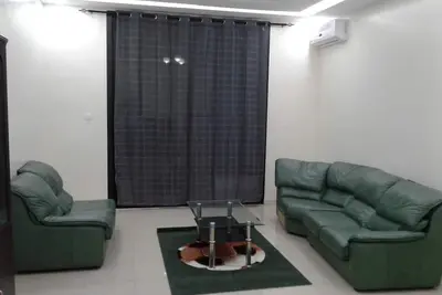 Image de studio spacieux neuf de luxe meublé
