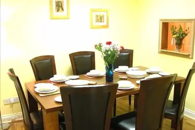 Image de Townhouse victorien Apt sur le croissant: parfait pour marcher partout en ville!