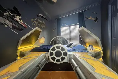 Image de 299 $ / Nite au 30 juin! 4 rois; Star Wars, Harry Potter, Moana. Disney 5-10 min!