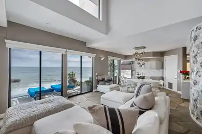 Image de Vivez comme une célébrité dans cette maison de luxe sur la plage de Malibu