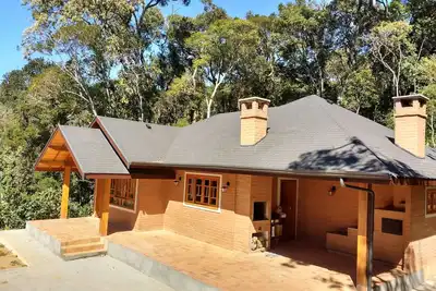 Image de Charmant Chalet-1, 5Km Centre, 3 chambres, 10 personnes<br>Vue spectaculaire sur la montagne!