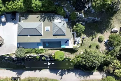 Image de villa privée moderne donnant sur l'océan et la plage d'Anse Marcel