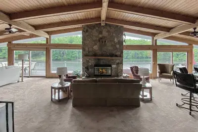 Image de * Lakefront * Spacieuse maison avec des kayaks directement sur le lac Sequoyah!