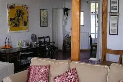 Image de Appartement avec vue sur la mer situé dans la partie ancienne de Menton. Unique bien équipé