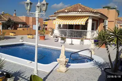 Image de Villa 4 façades, 3 Chambres deux salles de bain, piscine privée