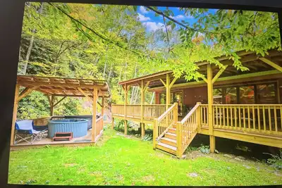 Image de Évasion dans les montagnes, propriété privée au bord d'un ruisseau, amoureux de la nature, cascade