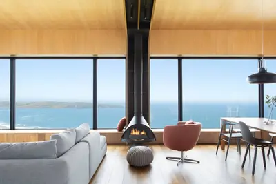 Image de Sky House • Retraite et spa de luxe à seulement 15 minutes à pied de la plage!