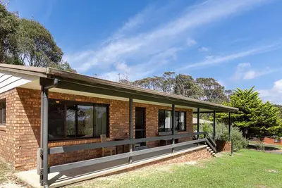 Image de Cuttagee Beach Cottage 1- Hébergement abordable et familial, sur la plage!