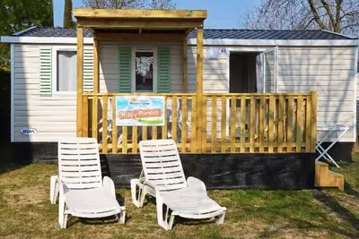 Image de Maison mobile avec piscines pour enfants et adultes