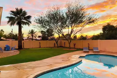 Image de Nouveau! Style De Luxe Resort Dans La Vieille Ville De Scottsdale. Double Master Bdrms. Piscine Chaufee.